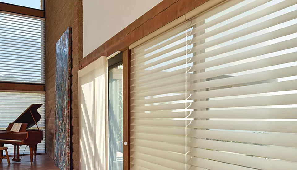 Bedroom window Wood blinds effect