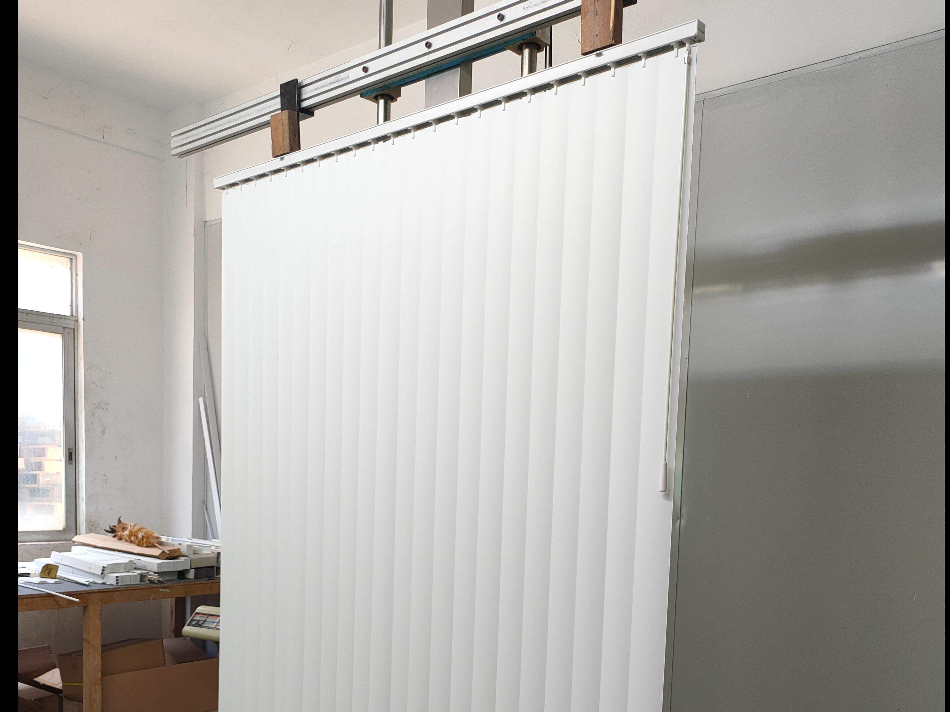 The Transoceanic Express of Ten Vertical Blinds: Sally's Adventure with Fortune Decoration Materials Factory Direct Supply